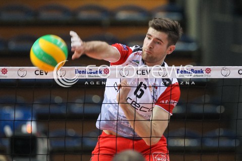  04.11.2015 RZESZOW POLAND<br />SIATKOWKA LIGA MISTRZOW <br />MEN CEV VOLLEYBALL CHAMPIONS LEAGUE 2015/2016<br />MATCH ASSECO RESOVIA - DRAGONS LUGANO <br />N/Z DAWID DRYJA SYLWETKA ATAK<br /> 