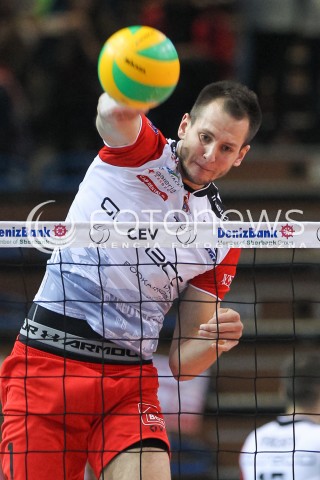  04.11.2015 RZESZOW POLAND<br />SIATKOWKA LIGA MISTRZOW <br />MEN CEV VOLLEYBALL CHAMPIONS LEAGUE 2015/2016<br />MATCH ASSECO RESOVIA - DRAGONS LUGANO <br />N/Z BARTOSZ KUREK SYLWETKA ATAK<br /> 