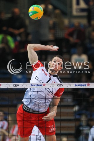  04.11.2015 RZESZOW POLAND<br />SIATKOWKA LIGA MISTRZOW <br />MEN CEV VOLLEYBALL CHAMPIONS LEAGUE 2015/2016<br />MATCH ASSECO RESOVIA - DRAGONS LUGANO <br />N/Z BARTOSZ KUREK SYLWETKA ATAK<br /> 