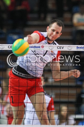  04.11.2015 RZESZOW POLAND<br />SIATKOWKA LIGA MISTRZOW <br />MEN CEV VOLLEYBALL CHAMPIONS LEAGUE 2015/2016<br />MATCH ASSECO RESOVIA - DRAGONS LUGANO <br />N/Z BARTOSZ KUREK SYLWETKA ATAK<br /> 