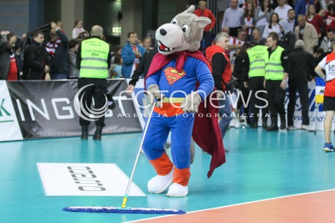  04.11.2015 RZESZOW POLAND<br />SIATKOWKA LIGA MISTRZOW <br />MEN CEV VOLLEYBALL CHAMPIONS LEAGUE 2015/2016<br />MATCH ASSECO RESOVIA - DRAGONS LUGANO <br />N/Z MASKOTKA SOVIAK OPRAWA MOPERS MOPERSI SUPERMAN<br /> 