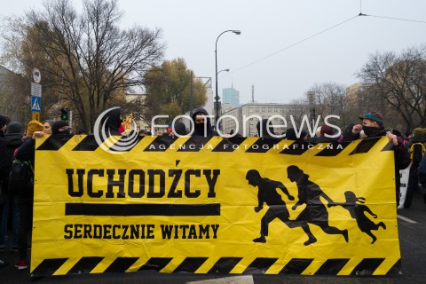  07.11.2015 WARSZAWA<br />MANIFESTACJA ANTYNACJONALISTOW POD HASLEM SOLIDARNOSC ZAMIAST NACJONALIZMU<br />N/Z TRANSPARENT BANER<br /> 