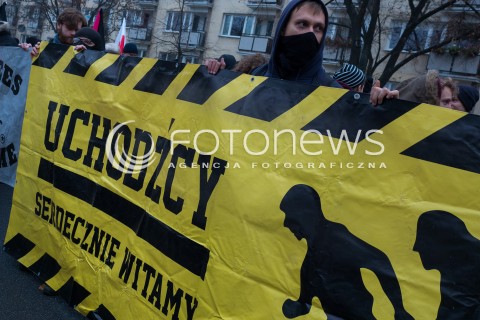  07.11.2015 WARSZAWA<br />MANIFESTACJA ANTYNACJONALISTOW POD HASLEM SOLIDARNOSC ZAMIAST NACJONALIZMU<br />N/Z TRANSPARENT BANER<br /> 