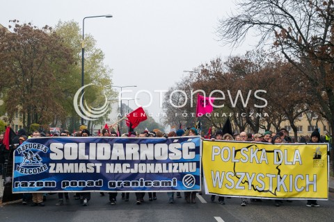  07.11.2015 WARSZAWA<br />MANIFESTACJA ANTYNACJONALISTOW POD HASLEM SOLIDARNOSC ZAMIAST NACJONALIZMU<br />N/Z TRANSPARENT BANER CZOLO MARSZU<br /> 