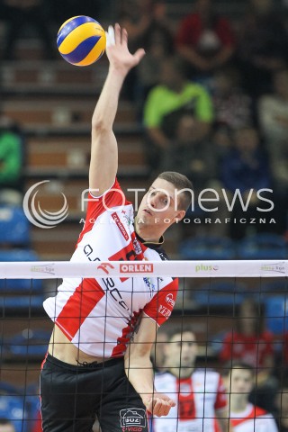  07.11.2015 RZESZOW<br />SIATKOWKA PLUSLIGA 2015/2016 MEN VOLLEYBALL POLAND POLISH PLUS LIGA LEAGUE SEASON 2015/2016<br />MECZ ASSECO RESOVIA RZESZOW - BBTS BIELSKO BIALA <br />N/Z DMYTRO PASHYTSKYY ( PASZYCKI ) SYLWETKA ATAK<br /> 