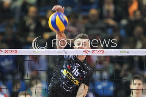  07.11.2015 RZESZOW<br />SIATKOWKA PLUSLIGA 2015/2016 MEN VOLLEYBALL POLAND POLISH PLUS LIGA LEAGUE SEASON 2015/2016<br />MECZ ASSECO RESOVIA RZESZOW - BBTS BIELSKO BIALA <br />N/Z KRZYSZTOF IGNACZAK SYLWETKA ATAK<br /> 