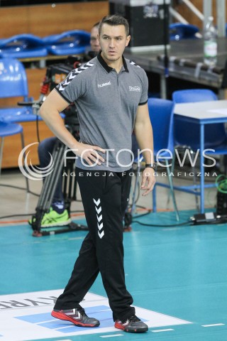  09.11.2015 RZESZOW<br />SIATKOWKA ORLEN LIGA 2015/2016 WOMEN VOLLEYBALL POLAND POLISH ORLENLIGA LEAGUE SEASON 2015/2016<br />MECZ DEVELOPRES SKYRES RZESZOW - BUDOWLANI LODZ<br />N/Z MARIUSZ WIKTOROWICZ - I TRENER ( HEAD COACH ) SYLWETKA <br /> 