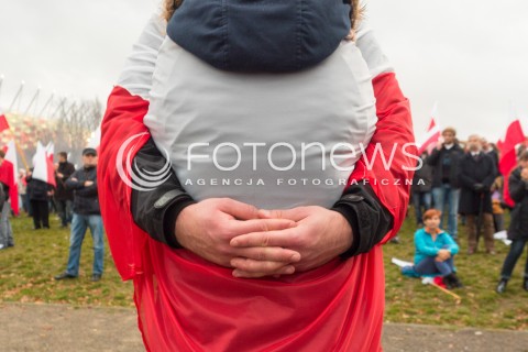  11.11.2015 WARSZAWA<br />MARSZ NIEPODLEGLOSCI POD HASLEM POLSKA DLA POLAKOW POLACY DLA POLSKI <br />N/Z UCZESTNICY FLAGA <br /> 