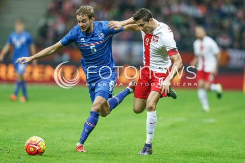  13.11.2015 WARSZAWA PILKA NOZNA <br />FRIENDLY FOOTBALL MATCH<br />POLISH NATIONAL TEAM<br />MECZ TOWARZYSKI<br />MECZ POLSKA - ISLANDIA<br />N/Z ROBERT LEWANDOWSKI HOLMAR ORN EYJOLFSSON<br /> 