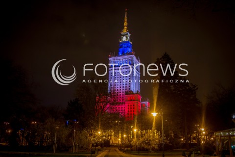 Pałac Kultury i Nauki w Warszawie w kolorach flagi Francji