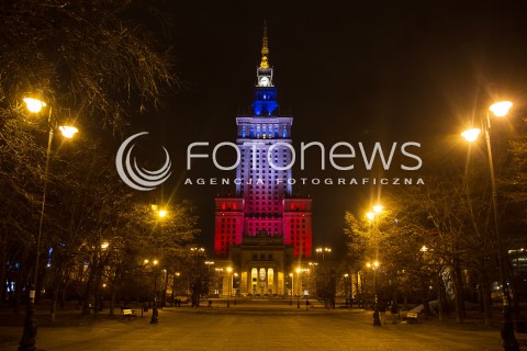  14.11.2015 WARSZAWA POLSKA JEDNOCZY SIE Z FRANCJA PO ATAKU TERRORYSTYCZNYM W PARYZU <br />N/Z PALAC KULTURY I NAUKI W KOLORACH NARODOWYCH FRANCJI<br /> 
