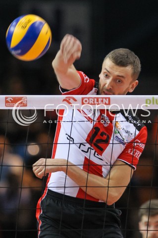  14.11.2015 RZESZOW<br />SIATKOWKA PLUSLIGA 2015/2016 MEN VOLLEYBALL POLAND POLISH PLUS LIGA LEAGUE SEASON 2015/2016<br />MECZ ASSECO RESOVIA RZESZOW - JASTRZEBSKI WEGIEL<br />N/Z LUKASZ PERLOWSKI SYLWETKA ATAK<br /> 
