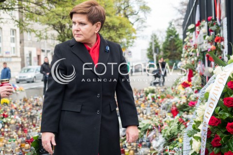  16.11.2015 WARSZAWA <br />PREMIER BEATA SZYDLO WRAZ Z MINISTRAMI ZLOZYLA KWIATY POD AMBASADA FRANCJI  <br />N/Z PREMIER BEATA SZYDLO<br /> 