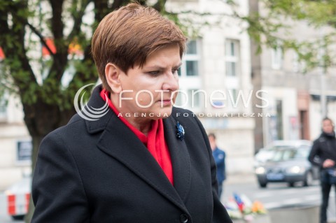  16.11.2015 WARSZAWA <br />PREMIER BEATA SZYDLO WRAZ Z MINISTRAMI ZLOZYLA KWIATY POD AMBASADA FRANCJI  <br />N/Z PREMIER BEATA SZYDLO<br /> 