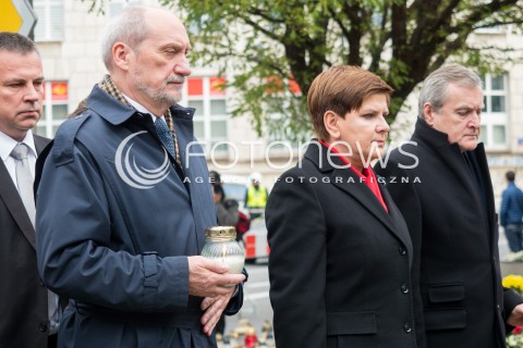  16.11.2015 WARSZAWA <br />PREMIER BEATA SZYDLO WRAZ Z MINISTRAMI ZLOZYLA KWIATY POD AMBASADA FRANCJI  <br />N/Z BEATA SZYDLO ANTONI MACIEREWICZ PIOTR GLINSKI<br /> 