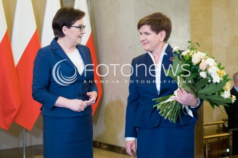  16.11.2015 WARSZAWA <br />PREMIER BEATA SZYDLO ZOSTALA POWITANA PRZEZ USTEPUJACA PREMIER EWE KOPACZ<br />N/Z BEATA SZYDLO EWA KOPACZ<br /> 