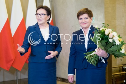 Powitanie Beaty Szydło przez Ewę Kopacz w Warszawie