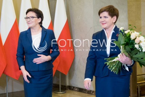  16.11.2015 WARSZAWA <br />PREMIER BEATA SZYDLO ZOSTALA POWITANA PRZEZ USTEPUJACA PREMIER EWE KOPACZ<br />N/Z BEATA SZYDLO EWA KOPACZ<br /> 