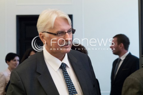  16.11.2015 WARSZAWA <br />PREMIER BEATA SZYDLO ZOSTALA POWITANA PRZEZ USTEPUJACA PREMIER EWE KOPACZ <br />N/Z MINISTER SPRAW ZAGRANICZNYCH WITOLD WASZCZYKOWSKI<br /> 