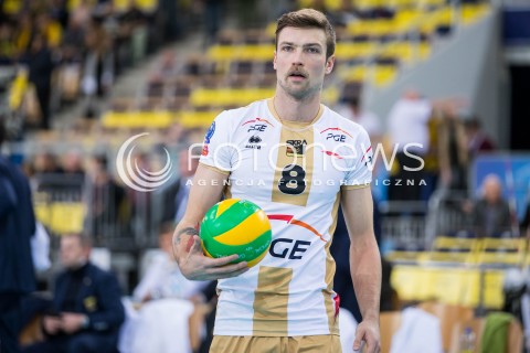  18.11.2015 LODZ POLAND<br />
SIATKOWKA LIGA MISTRZOW MEN CEV VOLLEYBALL CHAMPIONS LEAGUE 2015/2016<br />
MATCH PGE SKRA BELCHATOW - CUCINE LUBE CIVITANOVA<br />
N/Z ANDRZEJ WRONA SYLWETKA<br />
 