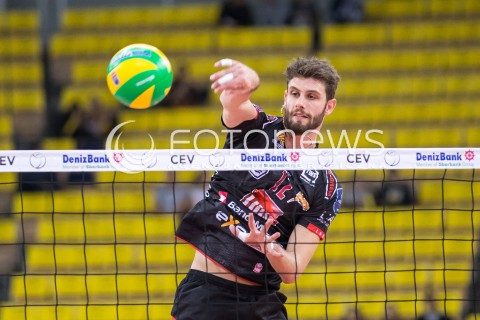  18.11.2015 LODZ POLAND<br />
SIATKOWKA LIGA MISTRZOW MEN CEV VOLLEYBALL CHAMPIONS LEAGUE 2015/2016<br />
MATCH PGE SKRA BELCHATOW - CUCINE LUBE CIVITANOVA<br />
N/Z ENRICO CESTER SYLWETKA<br />
 