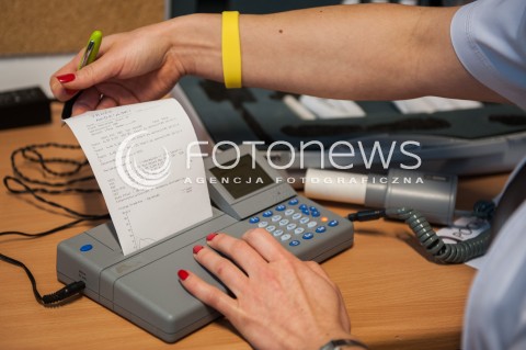  18.11.2015 WARSZAWA<br />MAMED KHALIDOV BADA PLUCA POLAKOW<br />N/Z BADANIE SPIROMETRYCZNE SPIROMETR<br /> 