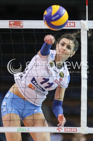  21.11.2015 RZESZOW <br />SIATKOWKA ORLEN LIGA 2015/2016 <br />WOMEN VOLLEYBALL POLAND POLISH ORLENLIGA LEAGUE SEASON 2015/2016 <br />MECZ DEVELOPRES SKYRES RZESZOW - KSZO OSTROWIEC SWIETOKRZYSKI<br />N/Z PAULINA GLAZ SYLWETKA ATAK<br /> 