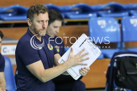  21.11.2015 RZESZOW <br />SIATKOWKA ORLEN LIGA 2015/2016 <br />WOMEN VOLLEYBALL POLAND POLISH ORLENLIGA LEAGUE SEASON 2015/2016 <br />MECZ DEVELOPRES SKYRES RZESZOW - KSZO OSTROWIEC SWIETOKRZYSKI<br />N/Z DARIUSZ PARKITNY - I TRENER ( HEAD COACH ) SYLWETKA <br /> 
