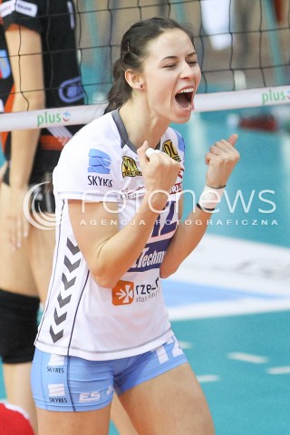  21.11.2015 RZESZOW <br />SIATKOWKA ORLEN LIGA 2015/2016 <br />WOMEN VOLLEYBALL POLAND POLISH ORLENLIGA LEAGUE SEASON 2015/2016 <br />MECZ DEVELOPRES SKYRES RZESZOW - KSZO OSTROWIEC SWIETOKRZYSKI<br />N/Z MAGDA JAGODZINSKA RADOSC EMOCJE SYLWETKA <br /> 