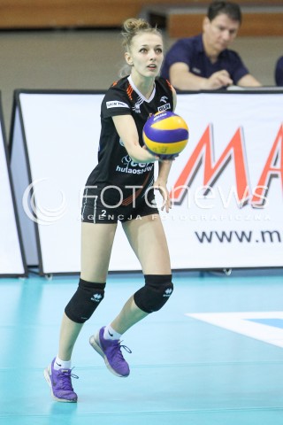  21.11.2015 RZESZOW <br />SIATKOWKA ORLEN LIGA 2015/2016 <br />WOMEN VOLLEYBALL POLAND POLISH ORLENLIGA LEAGUE SEASON 2015/2016 <br />MECZ DEVELOPRES SKYRES RZESZOW - KSZO OSTROWIEC SWIETOKRZYSKI<br />N/Z BEATA MIELCZAREK SYLWETKA <br /> 