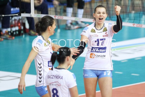  21.11.2015 RZESZOW <br />SIATKOWKA ORLEN LIGA 2015/2016 <br />WOMEN VOLLEYBALL POLAND POLISH ORLENLIGA LEAGUE SEASON 2015/2016 <br />MECZ DEVELOPRES SKYRES RZESZOW - KSZO OSTROWIEC SWIETOKRZYSKI<br />N/Z AGATA SKIBA ANA OTASEVIC RADOSC EMOCJE <br /> 