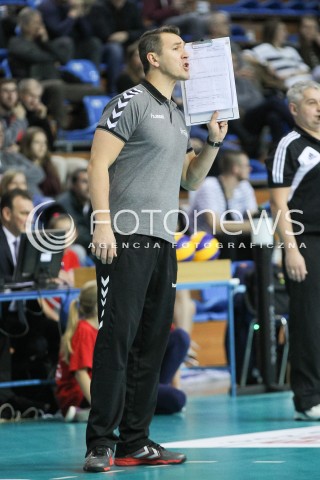  21.11.2015 RZESZOW <br />SIATKOWKA ORLEN LIGA 2015/2016 <br />WOMEN VOLLEYBALL POLAND POLISH ORLENLIGA LEAGUE SEASON 2015/2016 <br />MECZ DEVELOPRES SKYRES RZESZOW - KSZO OSTROWIEC SWIETOKRZYSKI<br />N/Z MARIUSZ WIKTOROWICZ - I TRENER ( HEAD COACH ) SYLWETKA <br /> 