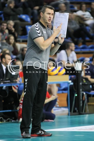  21.11.2015 RZESZOW <br />SIATKOWKA ORLEN LIGA 2015/2016 <br />WOMEN VOLLEYBALL POLAND POLISH ORLENLIGA LEAGUE SEASON 2015/2016 <br />MECZ DEVELOPRES SKYRES RZESZOW - KSZO OSTROWIEC SWIETOKRZYSKI<br />N/Z MARIUSZ WIKTOROWICZ - I TRENER ( HEAD COACH ) SYLWETKA <br /> 