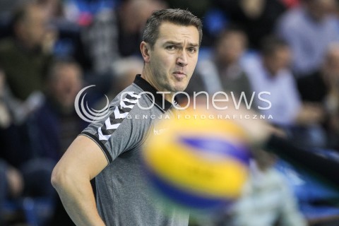  21.11.2015 RZESZOW <br />SIATKOWKA ORLEN LIGA 2015/2016 <br />WOMEN VOLLEYBALL POLAND POLISH ORLENLIGA LEAGUE SEASON 2015/2016 <br />MECZ DEVELOPRES SKYRES RZESZOW - KSZO OSTROWIEC SWIETOKRZYSKI<br />N/Z MARIUSZ WIKTOROWICZ - I TRENER ( HEAD COACH ) <br /> 