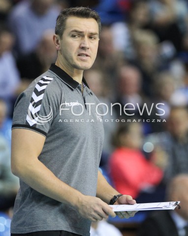  21.11.2015 RZESZOW <br />SIATKOWKA ORLEN LIGA 2015/2016 <br />WOMEN VOLLEYBALL POLAND POLISH ORLENLIGA LEAGUE SEASON 2015/2016 <br />MECZ DEVELOPRES SKYRES RZESZOW - KSZO OSTROWIEC SWIETOKRZYSKI<br />N/Z MARIUSZ WIKTOROWICZ - I TRENER ( HEAD COACH ) SYLWETKA <br /> 