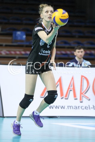  21.11.2015 RZESZOW <br />SIATKOWKA ORLEN LIGA 2015/2016 <br />WOMEN VOLLEYBALL POLAND POLISH ORLENLIGA LEAGUE SEASON 2015/2016 <br />MECZ DEVELOPRES SKYRES RZESZOW - KSZO OSTROWIEC SWIETOKRZYSKI<br />N/Z BEATA MIELCZAREK SYLWETKA <br /> 