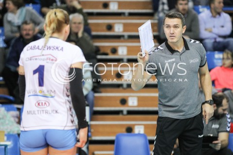  21.11.2015 RZESZOW <br />SIATKOWKA ORLEN LIGA 2015/2016 <br />WOMEN VOLLEYBALL POLAND POLISH ORLENLIGA LEAGUE SEASON 2015/2016 <br />MECZ DEVELOPRES SKYRES RZESZOW - KSZO OSTROWIEC SWIETOKRZYSKI<br />N/Z MARIUSZ WIKTOROWICZ - I TRENER ( HEAD COACH ) EWA CABAJEWSKA <br /> 