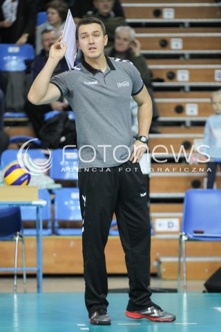  21.11.2015 RZESZOW <br />SIATKOWKA ORLEN LIGA 2015/2016 <br />WOMEN VOLLEYBALL POLAND POLISH ORLENLIGA LEAGUE SEASON 2015/2016 <br />MECZ DEVELOPRES SKYRES RZESZOW - KSZO OSTROWIEC SWIETOKRZYSKI<br />N/Z MARIUSZ WIKTOROWICZ - I TRENER ( HEAD COACH ) SYLWETKA <br /> 