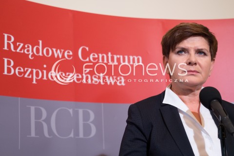  23.11.2015 WARSZAWA PREMIER BEATA SZYDLO SPOTKALA SIE Z SZEFAMI SLUZB W RZADOWYM CENTRUM BEZPIECZENSTWA<br />BRIEFING PRASOWY PO SPOTKANIU<br /> N/Z BEATA SZYDLO <br /> 