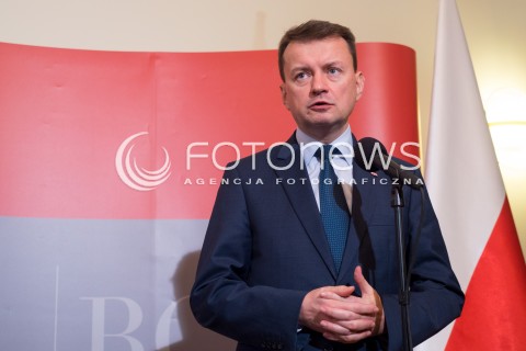  23.11.2015 WARSZAWA PREMIER BEATA SZYDLO SPOTKALA SIE Z SZEFAMI SLUZB W RZADOWYM CENTRUM BEZPIECZENSTWA<br />BRIEFING PRASOWY PO SPOTKANIU<br /> N/Z MARIUSZ BLASZCZAK<br /> 