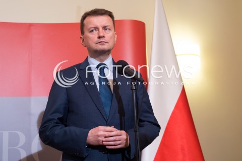  23.11.2015 WARSZAWA PREMIER BEATA SZYDLO SPOTKALA SIE Z SZEFAMI SLUZB W RZADOWYM CENTRUM BEZPIECZENSTWA<br />BRIEFING PRASOWY PO SPOTKANIU<br /> N/Z MARIUSZ BLASZCZAK<br /> 