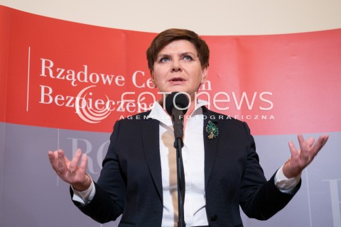  23.11.2015 WARSZAWA PREMIER BEATA SZYDLO SPOTKALA SIE Z SZEFAMI SLUZB W RZADOWYM CENTRUM BEZPIECZENSTWA<br />BRIEFING PRASOWY PO SPOTKANIU<br /> N/Z BEATA SZYDLO <br /> 