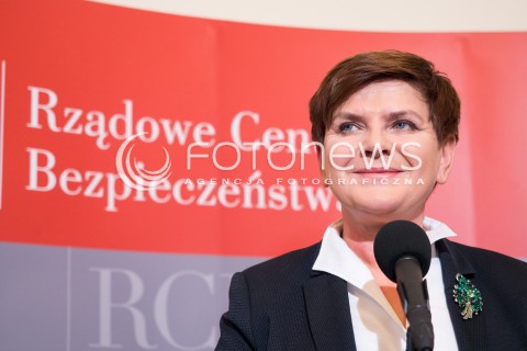  23.11.2015 WARSZAWA PREMIER BEATA SZYDLO SPOTKALA SIE Z SZEFAMI SLUZB W RZADOWYM CENTRUM BEZPIECZENSTWA<br />BRIEFING PRASOWY PO SPOTKANIU<br /> N/Z BEATA SZYDLO <br /> 