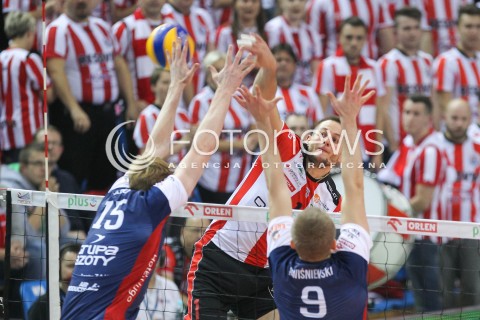  25.11.2015 RZESZOW<br />SIATKOWKA PLUSLIGA 2015/2016 MEN VOLLEYBALL POLAND POLISH PLUS LIGA LEAGUE SEASON 2015/2016<br />MECZ ASSECO RESOVIA RZESZOW - ZAKSA KEDZIERZYN KOZLE<br />N/Z BARTOSZ KUREK <br /> 