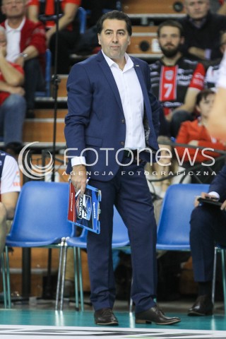  25.11.2015 RZESZOW<br />SIATKOWKA PLUSLIGA 2015/2016 MEN VOLLEYBALL POLAND POLISH PLUS LIGA LEAGUE SEASON 2015/2016<br />MECZ ASSECO RESOVIA RZESZOW - ZAKSA KEDZIERZYN KOZLE<br />N/Z FERDINANDO DE GIORGI - I TRENER ( HEAD COACH ) SYLWETKA <br /> 