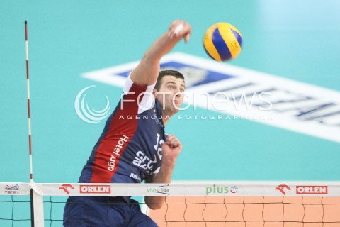  25.11.2015 RZESZOW<br />SIATKOWKA PLUSLIGA 2015/2016 MEN VOLLEYBALL POLAND POLISH PLUS LIGA LEAGUE SEASON 2015/2016<br />MECZ ASSECO RESOVIA RZESZOW - ZAKSA KEDZIERZYN KOZLE<br />N/Z GRZEGORZ BOCIEK SYLWETKA ATAK<br /> 