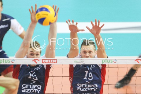  25.11.2015 RZESZOW<br />SIATKOWKA PLUSLIGA 2015/2016 MEN VOLLEYBALL POLAND POLISH PLUS LIGA LEAGUE SEASON 2015/2016<br />MECZ ASSECO RESOVIA RZESZOW - ZAKSA KEDZIERZYN KOZLE<br />N/Z SAM DEROO PATRYK CZARNOWSKI BLOK<br /> 