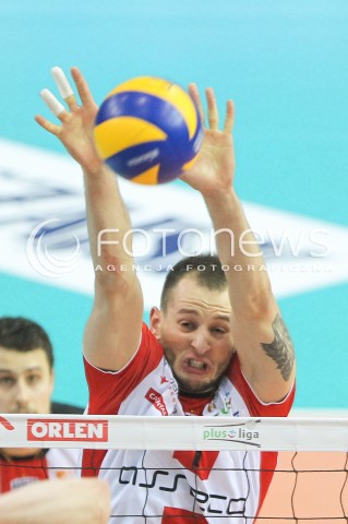  25.11.2015 RZESZOW<br />SIATKOWKA PLUSLIGA 2015/2016 MEN VOLLEYBALL POLAND POLISH PLUS LIGA LEAGUE SEASON 2015/2016<br />MECZ ASSECO RESOVIA RZESZOW - ZAKSA KEDZIERZYN KOZLE<br />N/Z BARTOSZ KUREK BLOK<br /> 