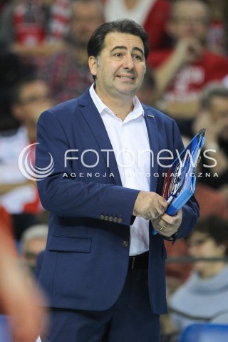  25.11.2015 RZESZOW<br />SIATKOWKA PLUSLIGA 2015/2016 MEN VOLLEYBALL POLAND POLISH PLUS LIGA LEAGUE SEASON 2015/2016<br />MECZ ASSECO RESOVIA RZESZOW - ZAKSA KEDZIERZYN KOZLE<br />N/Z FERDINANDO DE GIORGI - I TRENER ( HEAD COACH ) SYLWETKA ZLOSC EMOCJE SMUTEK<br /> 