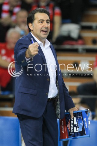  25.11.2015 RZESZOW<br />SIATKOWKA PLUSLIGA 2015/2016 MEN VOLLEYBALL POLAND POLISH PLUS LIGA LEAGUE SEASON 2015/2016<br />MECZ ASSECO RESOVIA RZESZOW - ZAKSA KEDZIERZYN KOZLE<br />N/Z FERDINANDO DE GIORGI - I TRENER ( HEAD COACH ) SYLWETKA RADOSC EMOCJE <br /> 